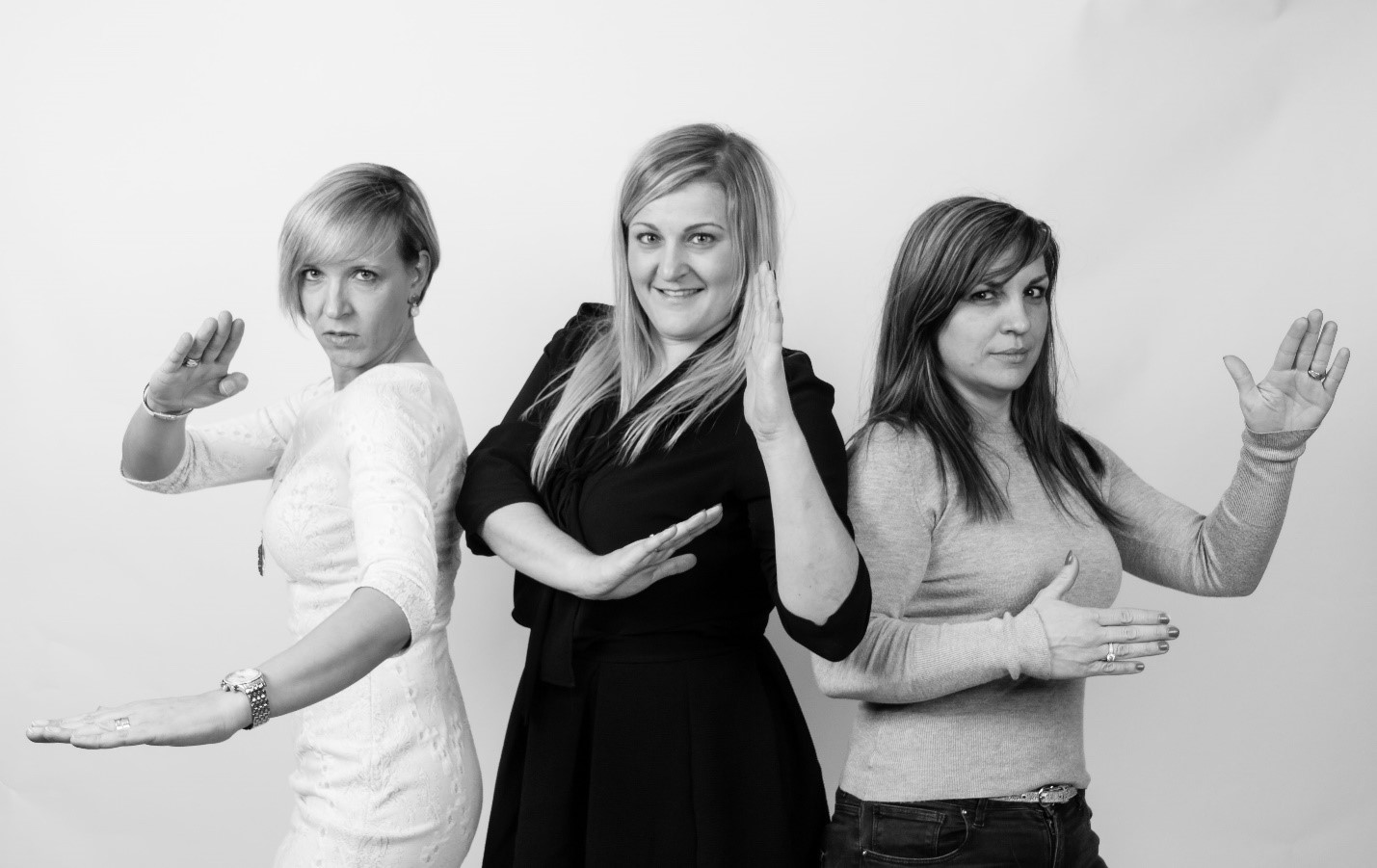 Fashion portrait of two friends posing. modern lifestyle.two stylish sexy  hipster girls best friends ready for party.Two young girl friends standing  together and having fun. Looking at camera. Stock-foto | Adobe Stock